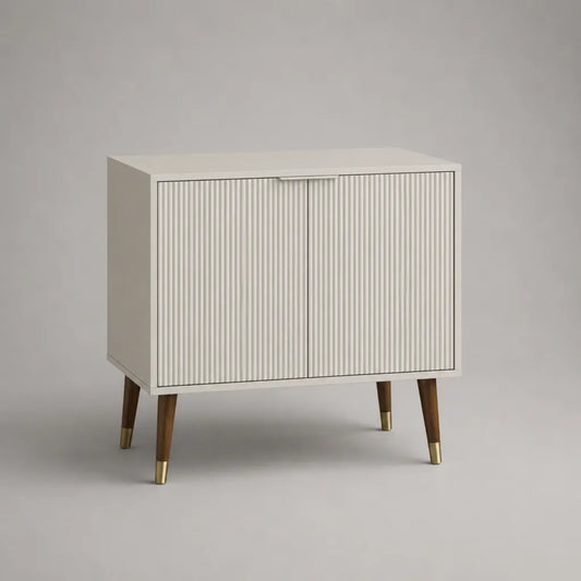 Rechteckiges Sideboard mit 2 Türen und Rillenfront aus MDF und Kautschukholz, Weiß/Braun/Messingfarben, 90 × 40 × 85 cm